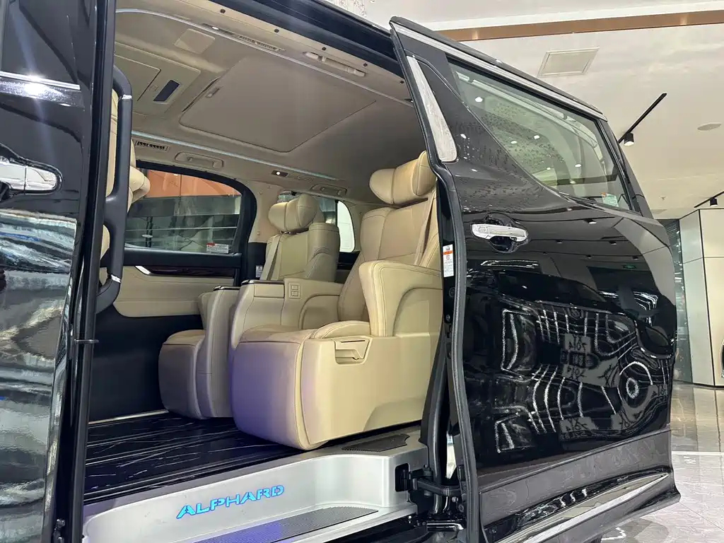 TOYOTA ALPHARD 2015