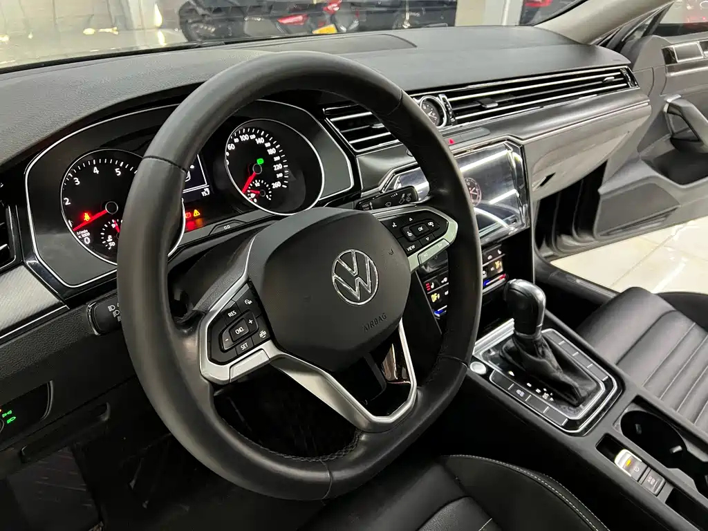VOLKSWAGEN MAGOTAN 2021