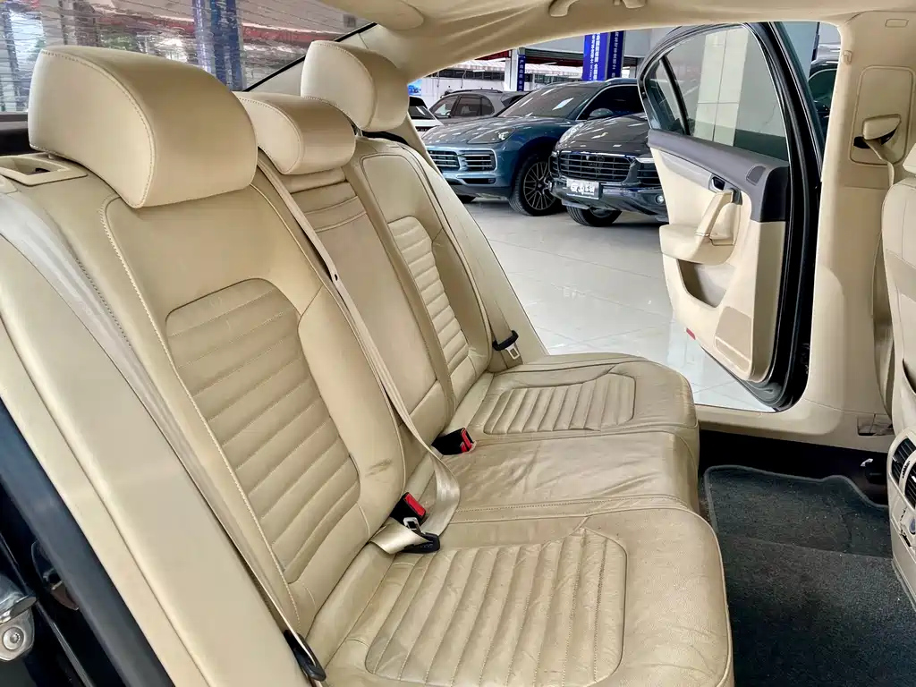 VOLKSWAGEN MAGOTAN 2012