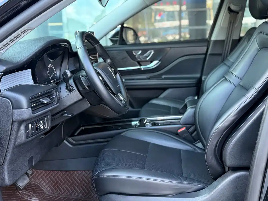 LINCOLN ADVENTURER 2021