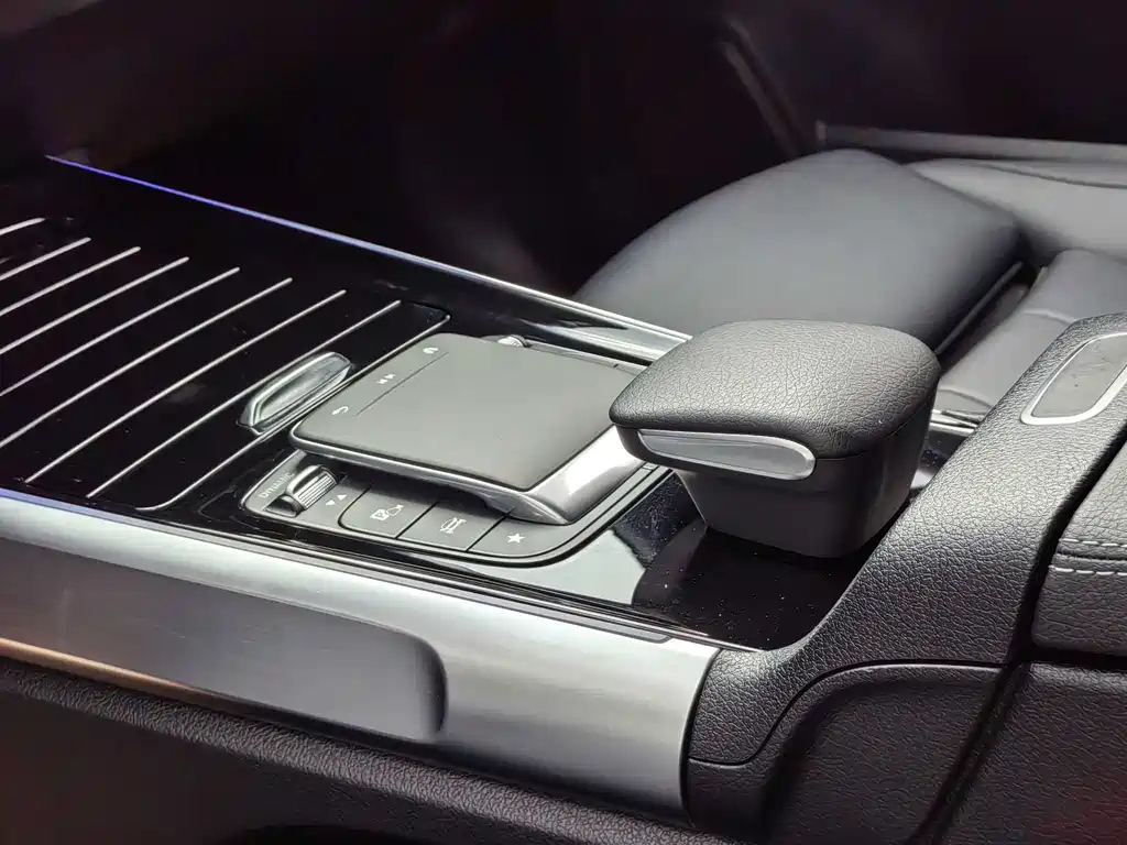 MERCEDES BENZ GLB 2023