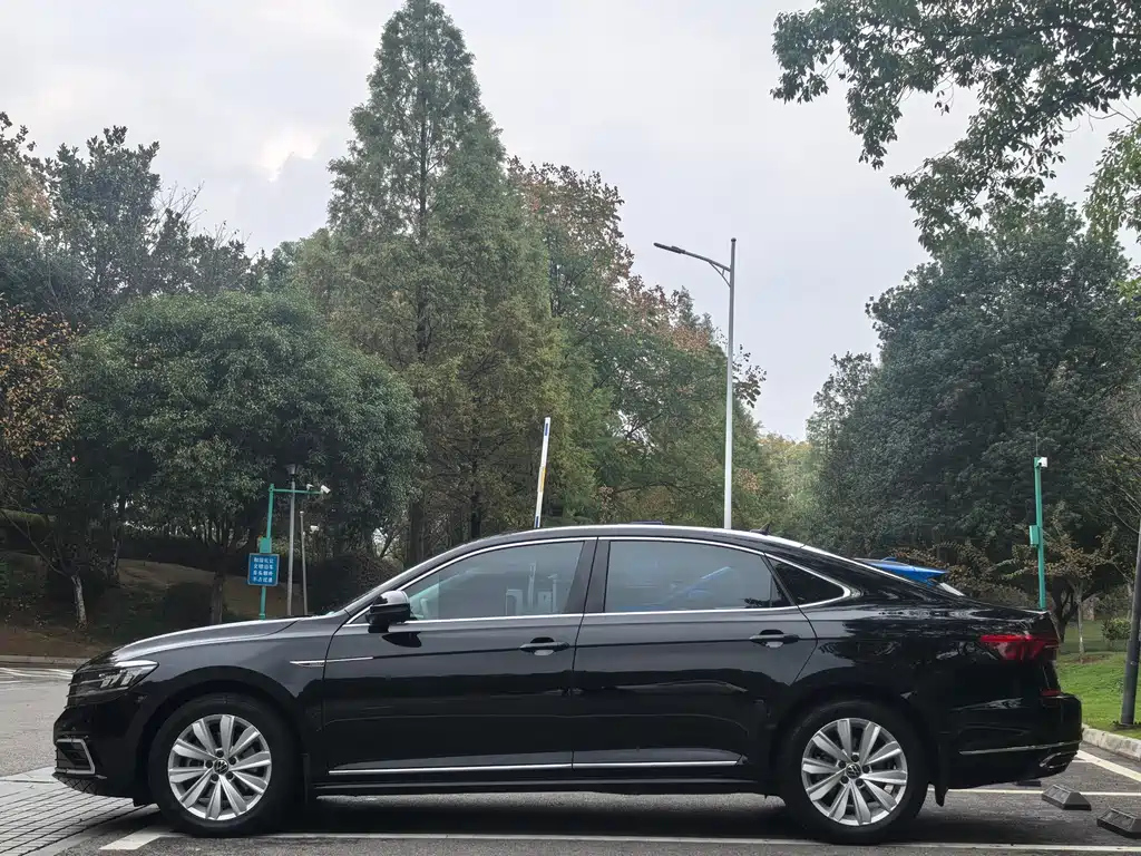 VOLKSWAGEN PASSAT 2021