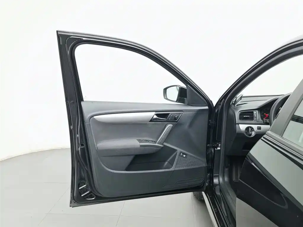 VOLKSWAGEN LAVIDA 2013