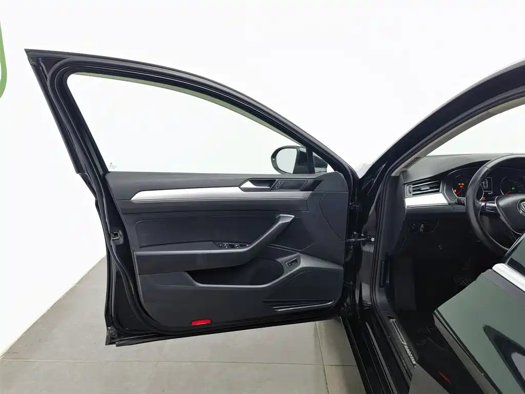 VOLKSWAGEN MAGOTAN 2018