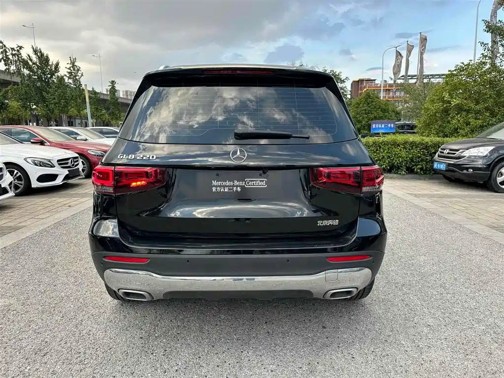 MERCEDES BENZ GLB 2023