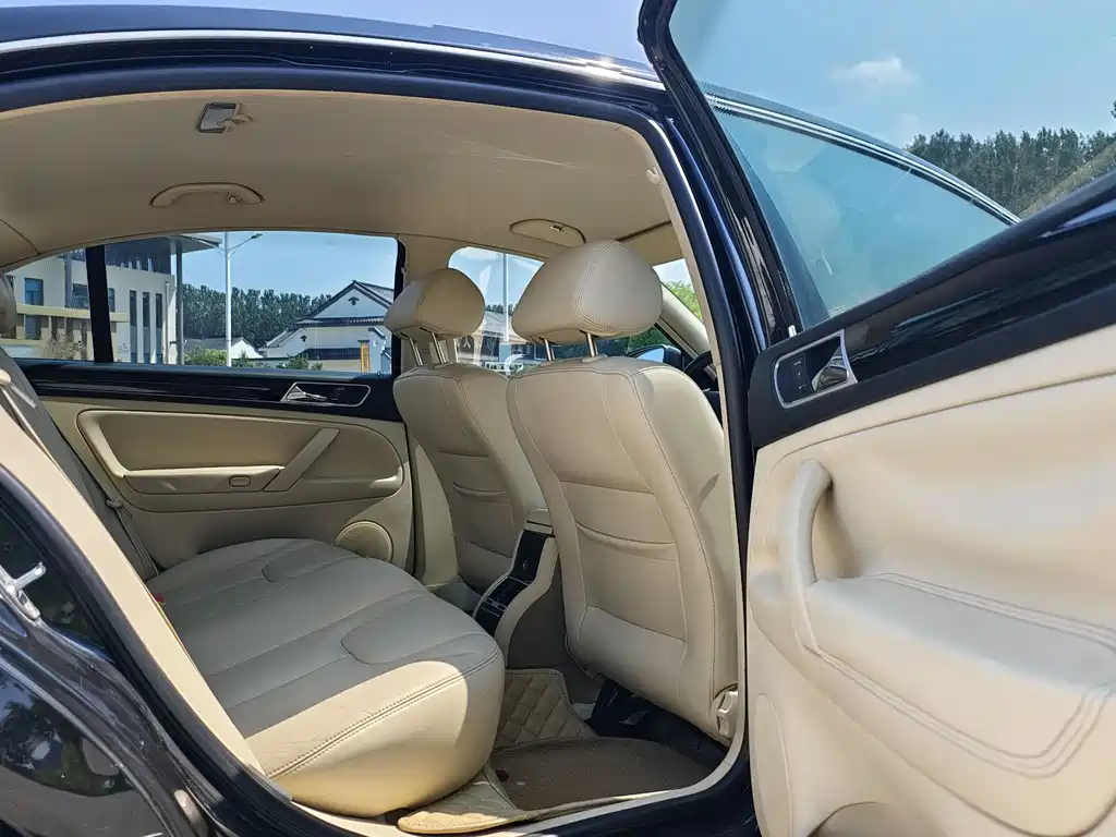 VOLKSWAGEN PASSAT LINGYU 2013