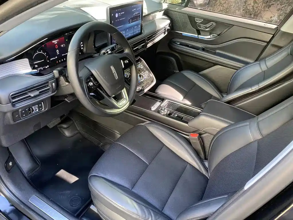 LINCOLN ADVENTURER 2021