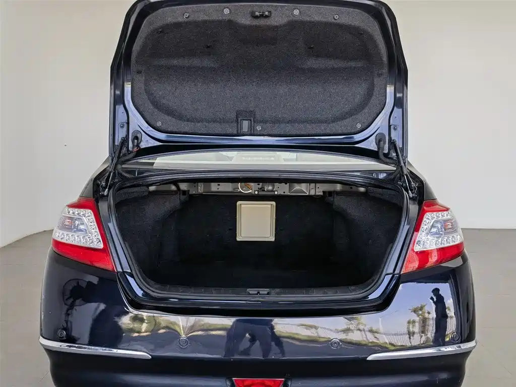 NISSAN TEANA 2011