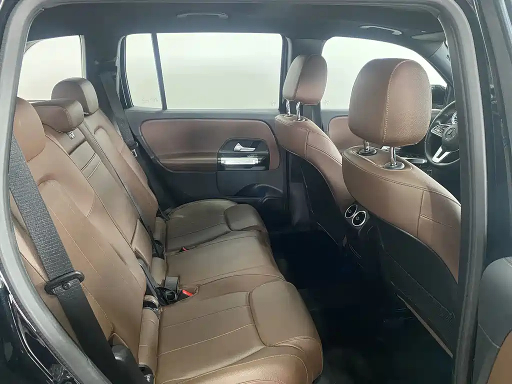 MERCEDES BENZ GLB 2023