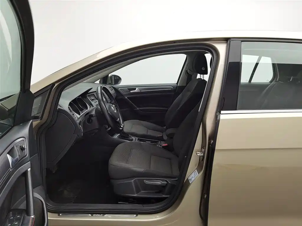 VOLKSWAGEN GOLF 2017