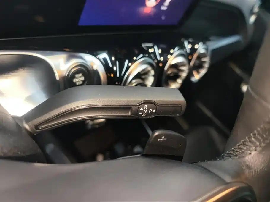 MERCEDES BENZ GLB 2023