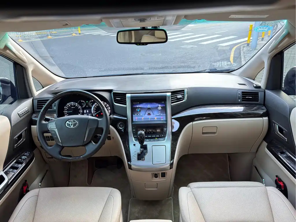 TOYOTA ALPHARD 2012