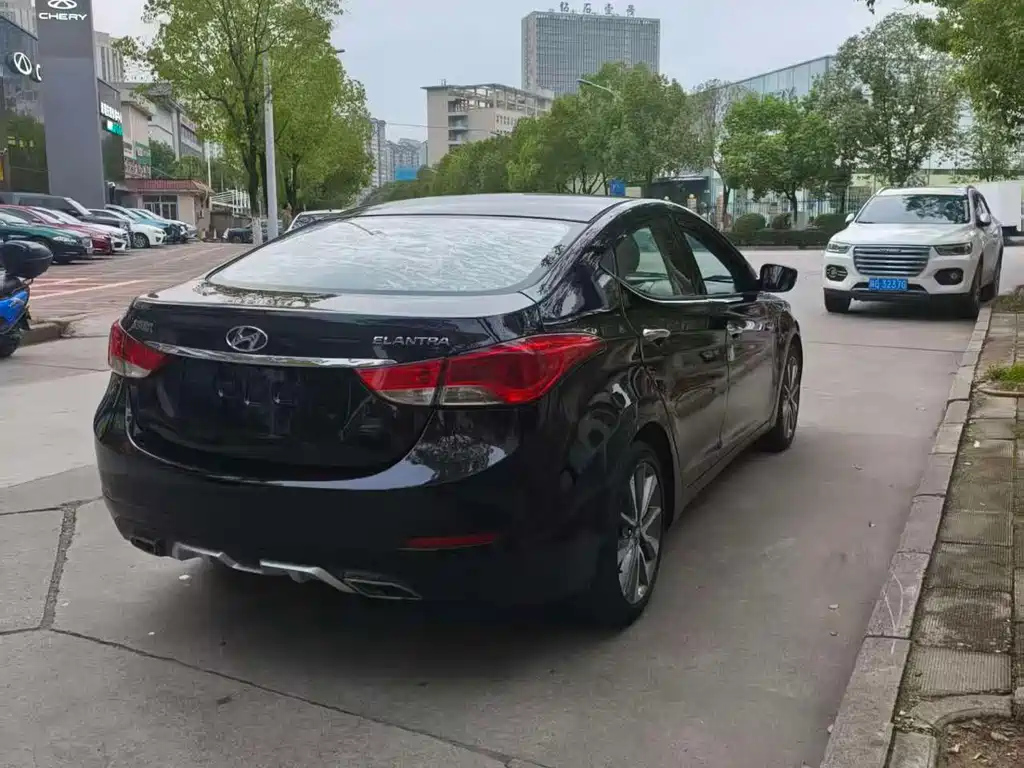 HYUNDAI ELANTRA 2015