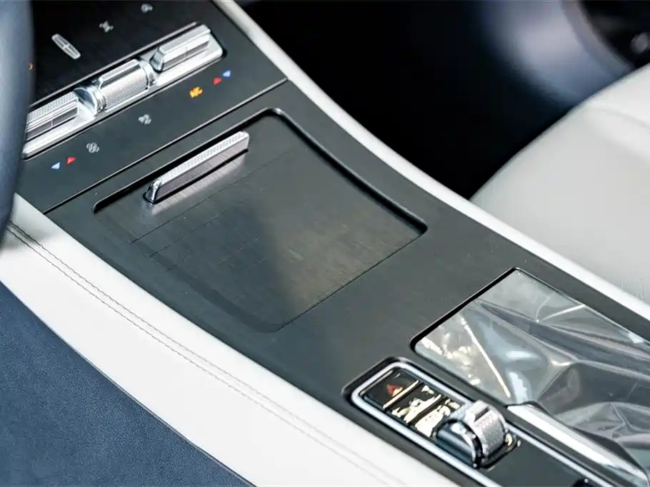 LINCOLN ADVENTURER 2024