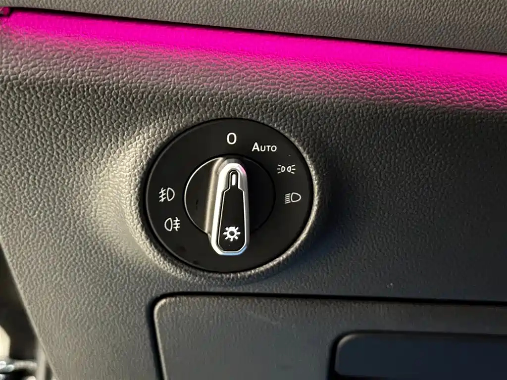 VOLKSWAGEN SAGITAR 2022
