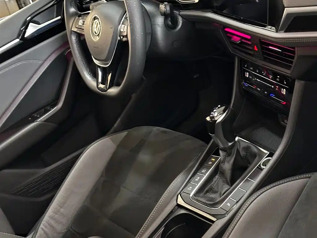 VOLKSWAGEN SAGITAR 2022