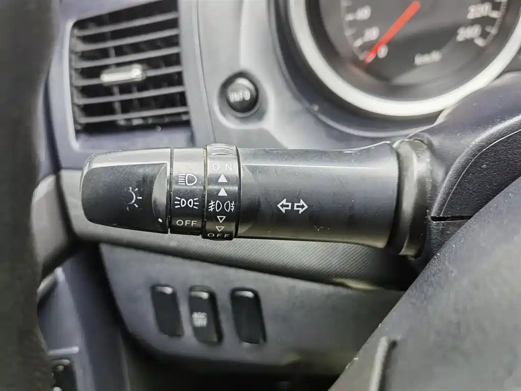 MITSUBISHI LANCER EX 2014