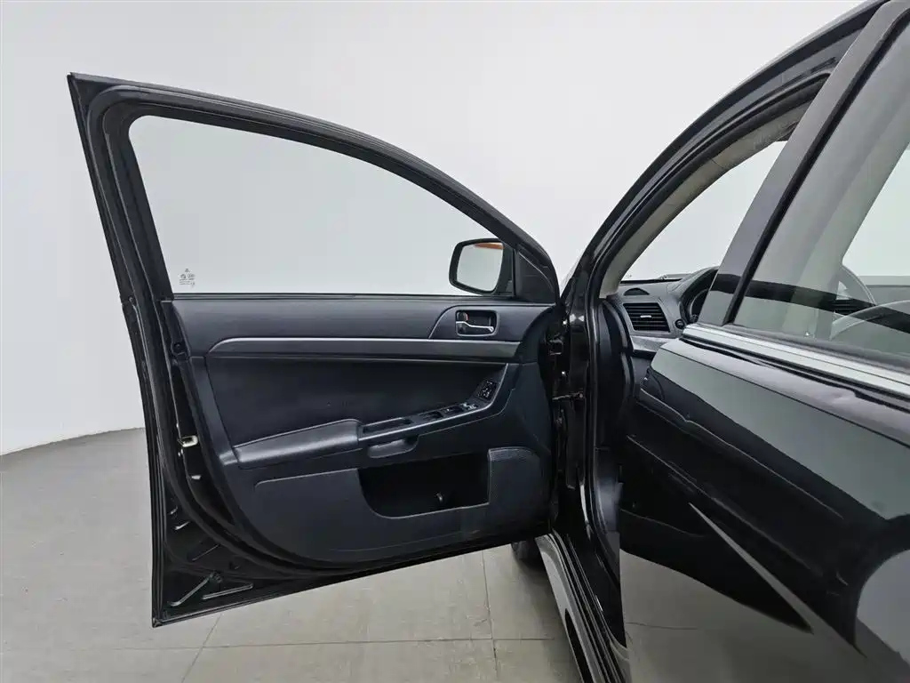 MITSUBISHI LANCER EX 2014