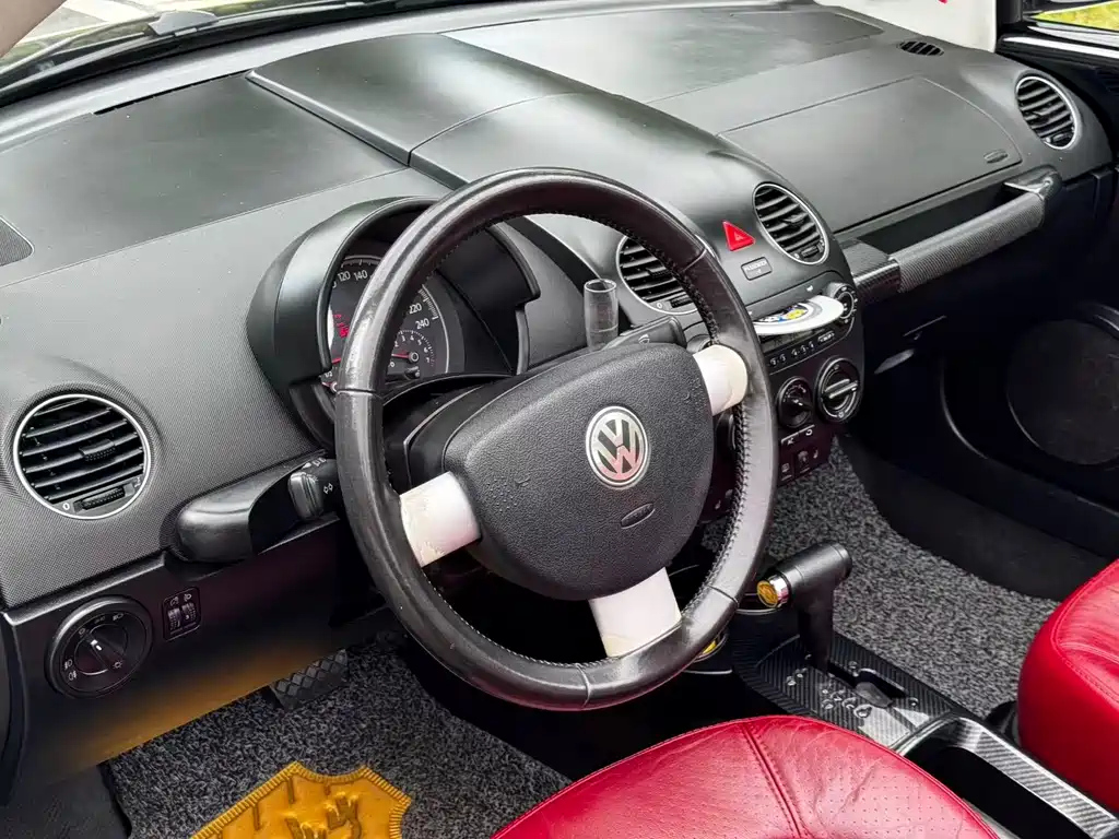 VOLKSWAGEN BEETLE 2009