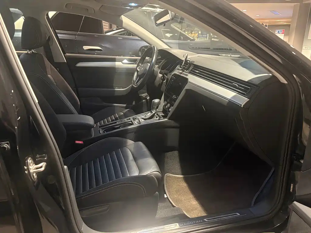 VOLKSWAGEN MAGOTAN 2020