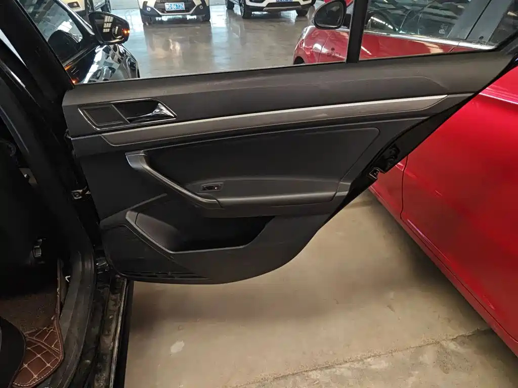 VOLKSWAGEN LAVIDA 2017