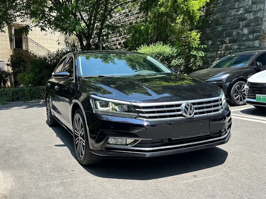 VOLKSWAGEN PASSAT 2017