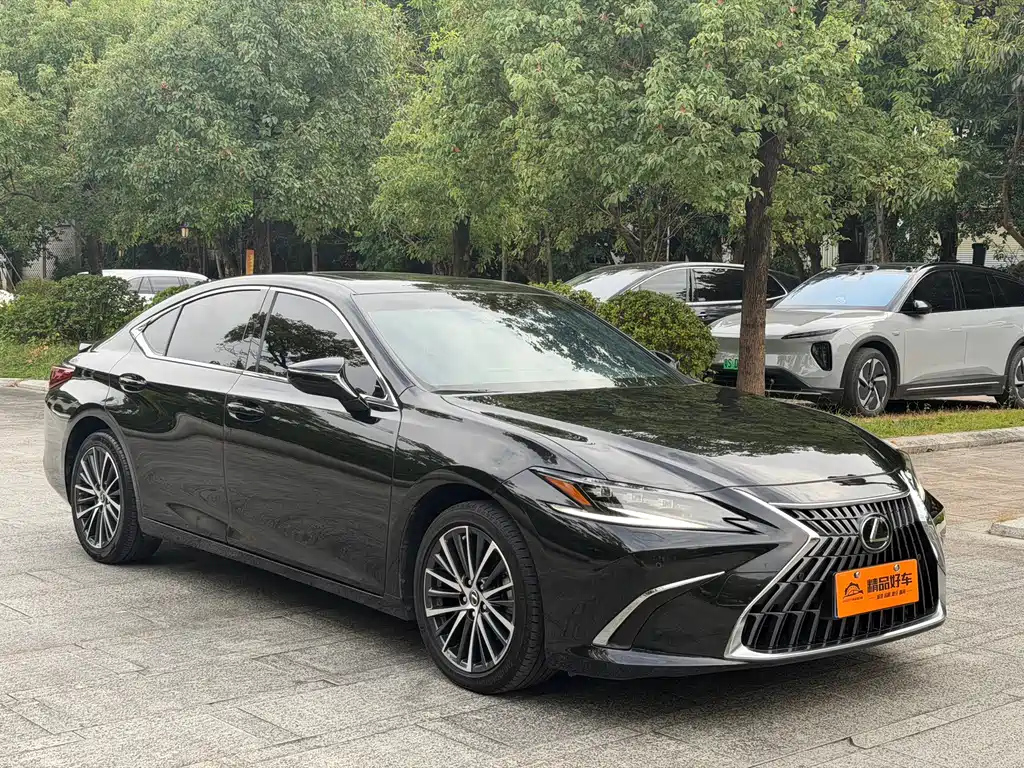LEXUS ES 2024