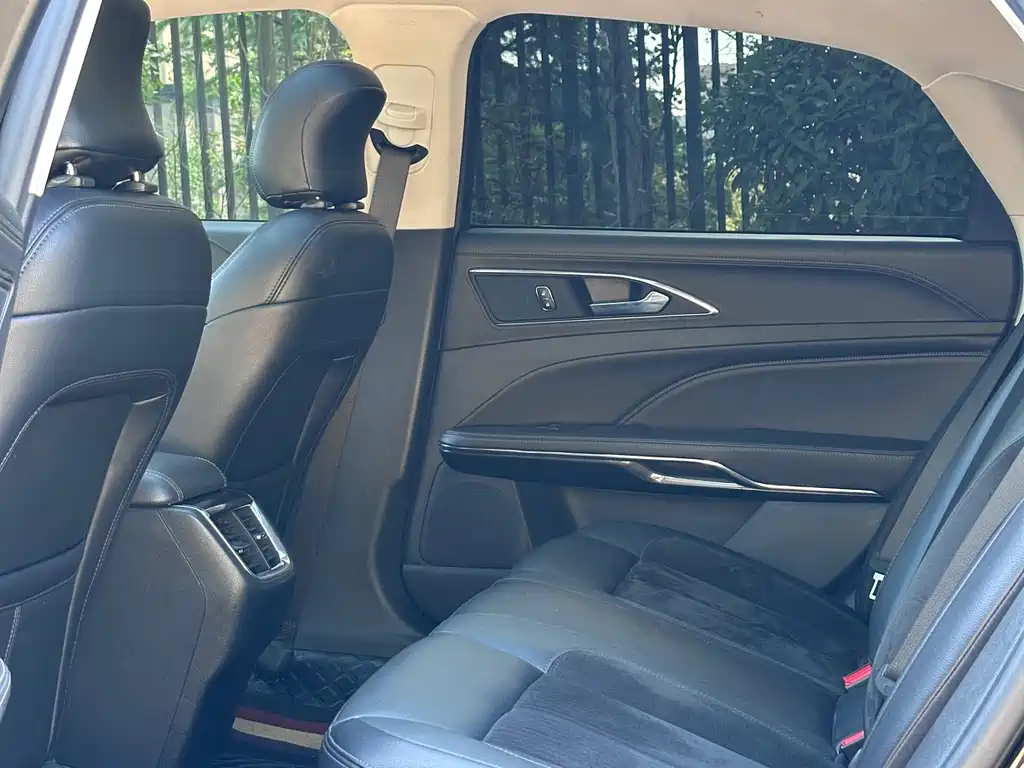 FORD TAURUS 2019