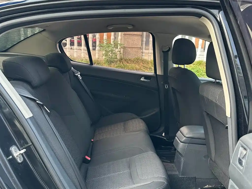 PEUGEOT 308 2013