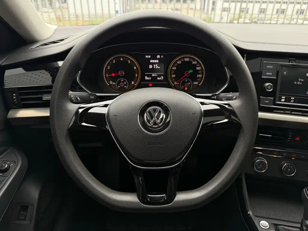 VOLKSWAGEN PASSAT 2021