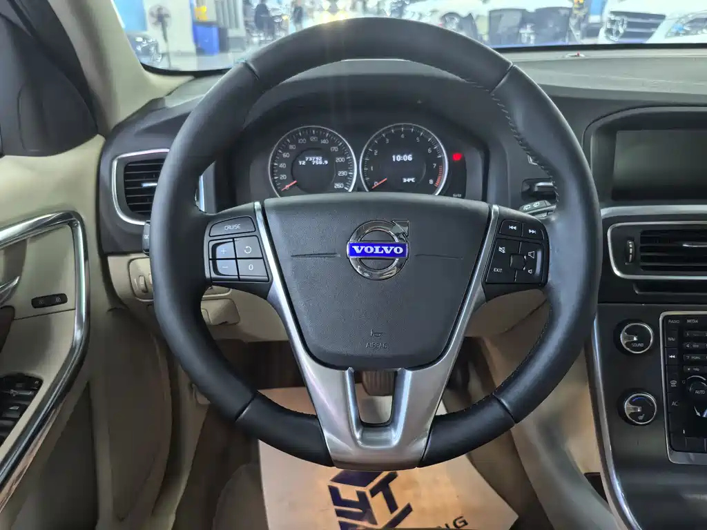 VOLVO V60 2013