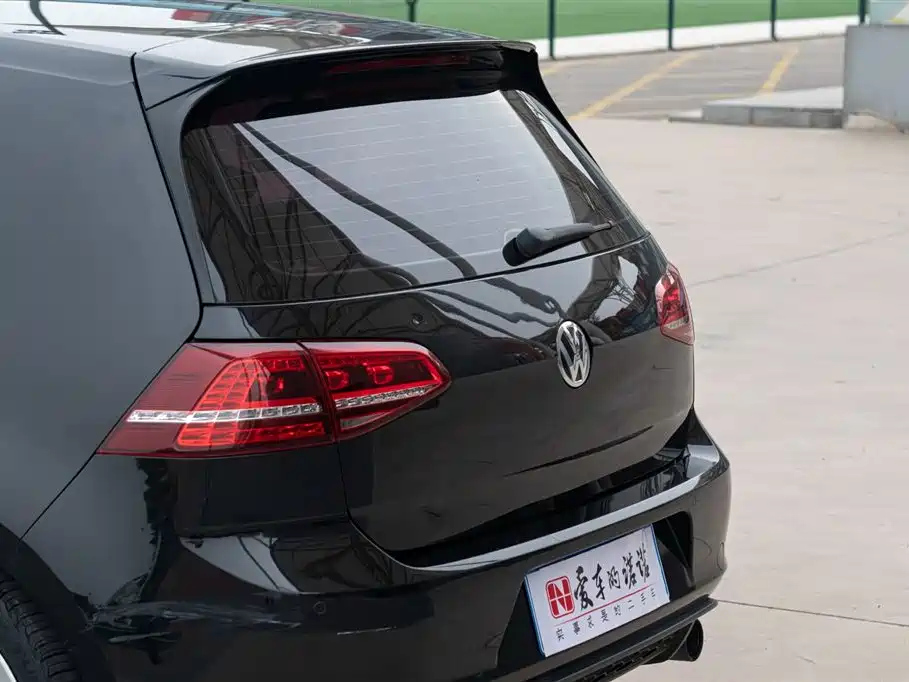 VOLKSWAGEN GOLF GTI 2016