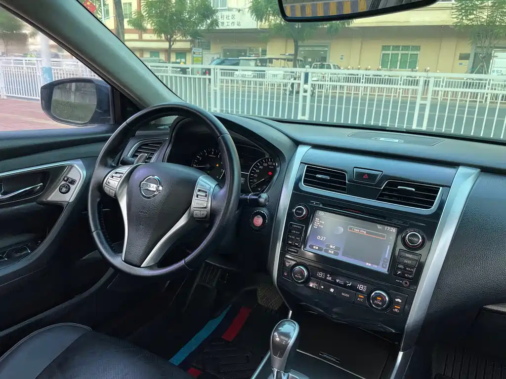NISSAN TEANA 2015