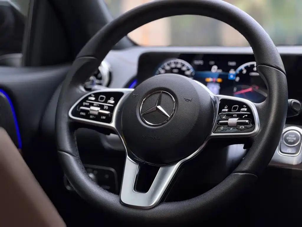 MERCEDES BENZ GLB 2023