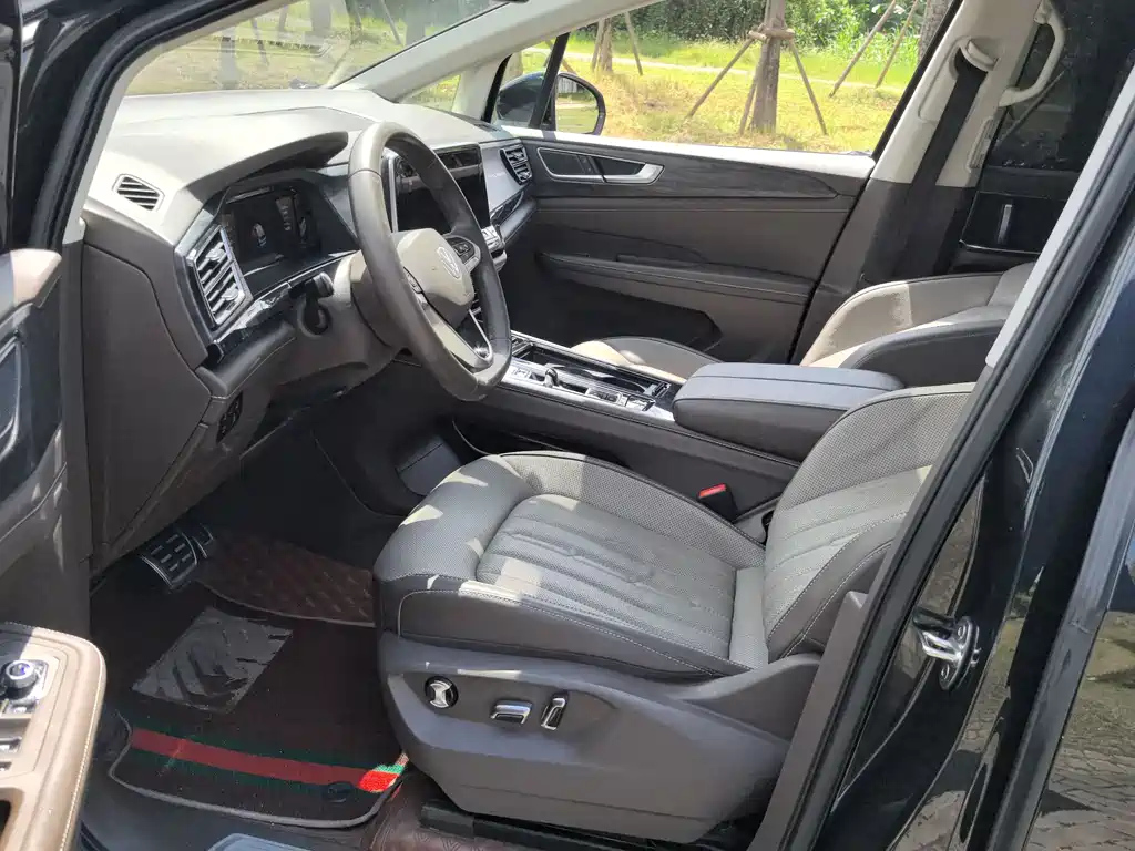 VOLKSWAGEN VILORAN 2022