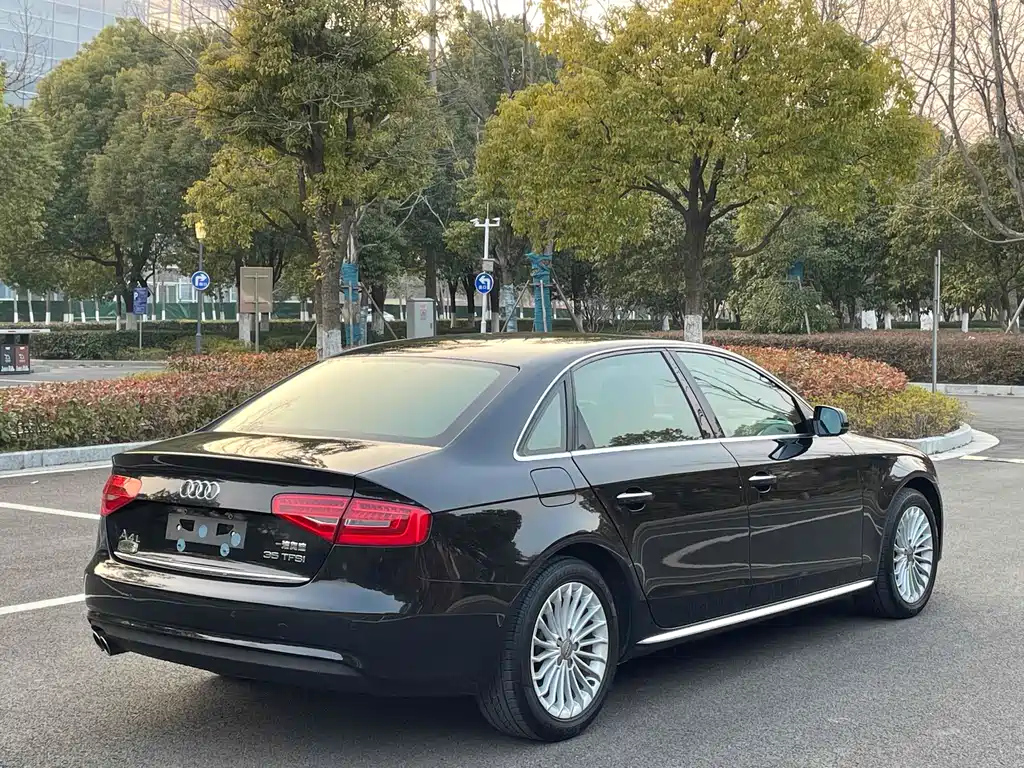 AUDI A4L 2015