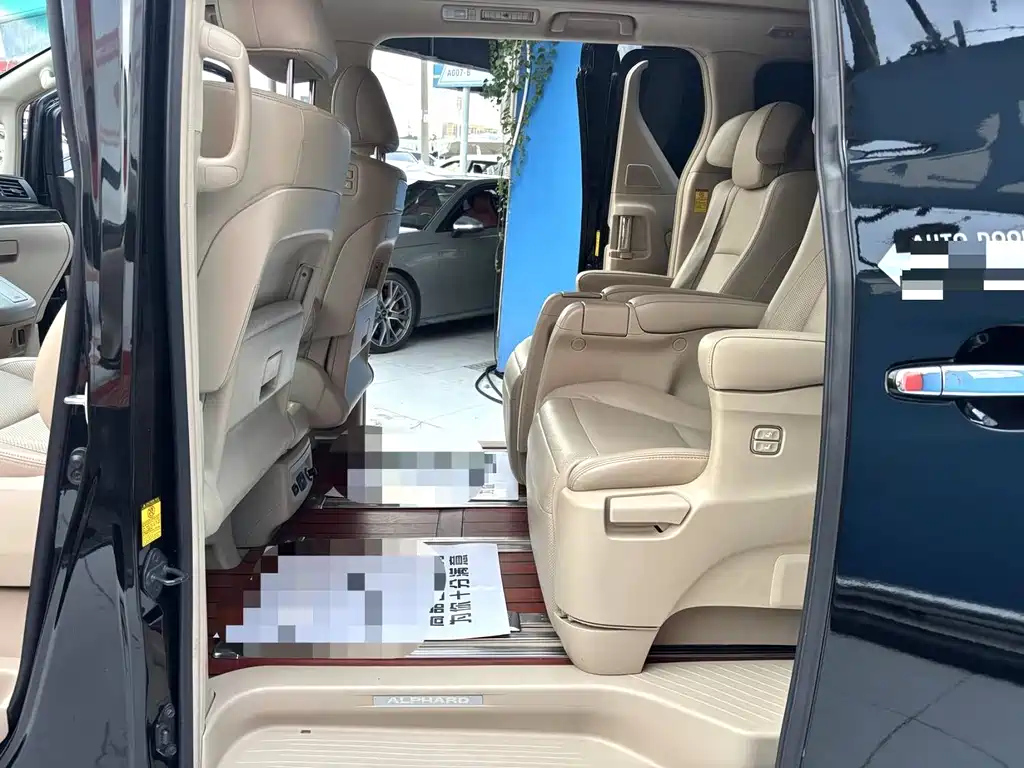 TOYOTA ALPHARD 2012