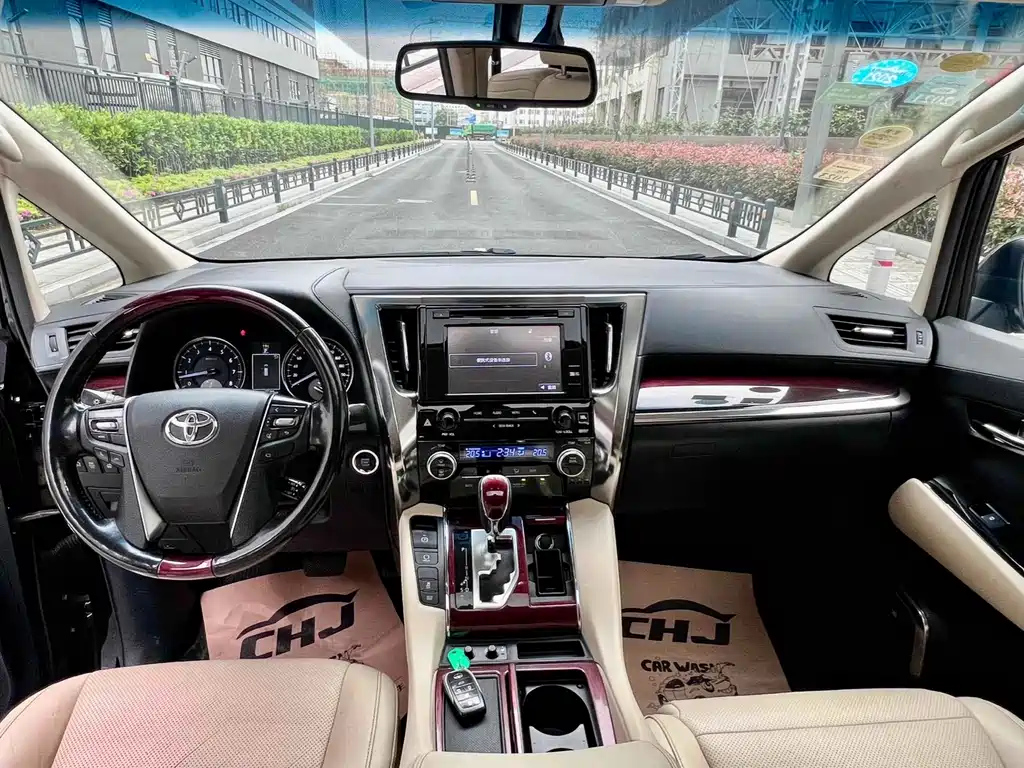 TOYOTA ALPHARD 2015