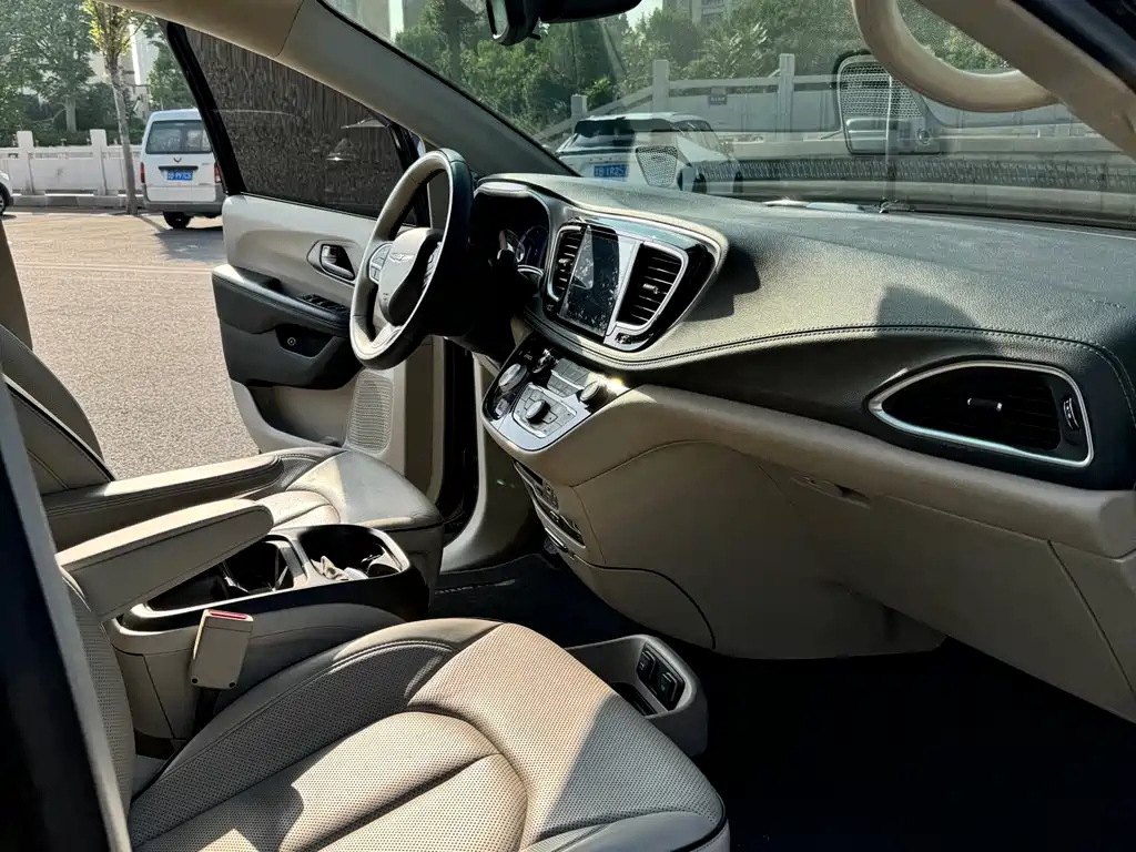 CHRYSLER BIG 捷龙PHEV IMPO 2018