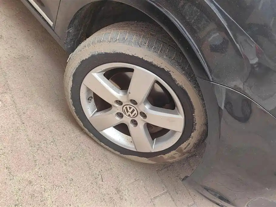 VOLKSWAGEN TOURAN 2013