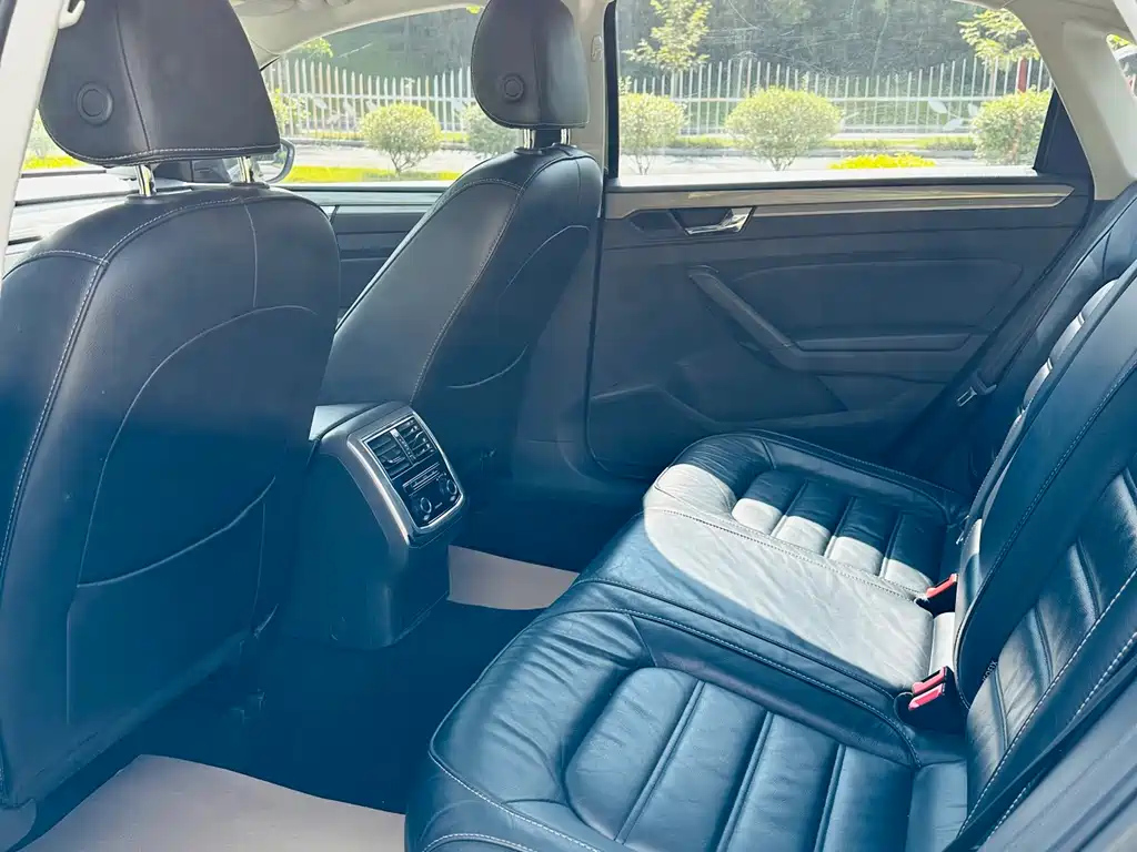 VOLKSWAGEN PASSAT 2018
