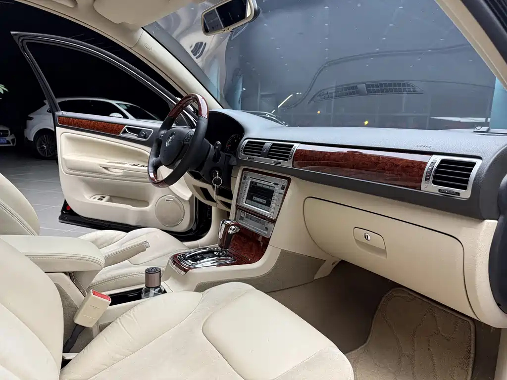 VOLKSWAGEN PASSAT LINGYU 2011