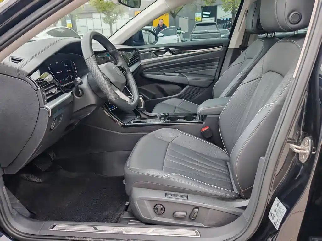 VOLKSWAGEN PASSAT 2024