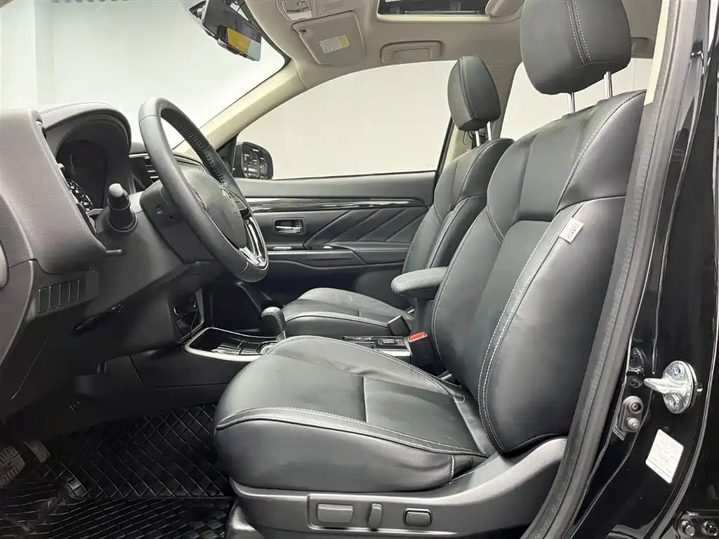 MITSUBISHI OUTLANDER 2020