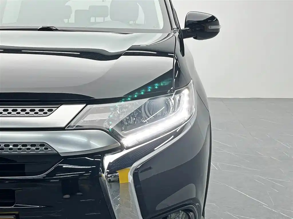 MITSUBISHI OUTLANDER 2020