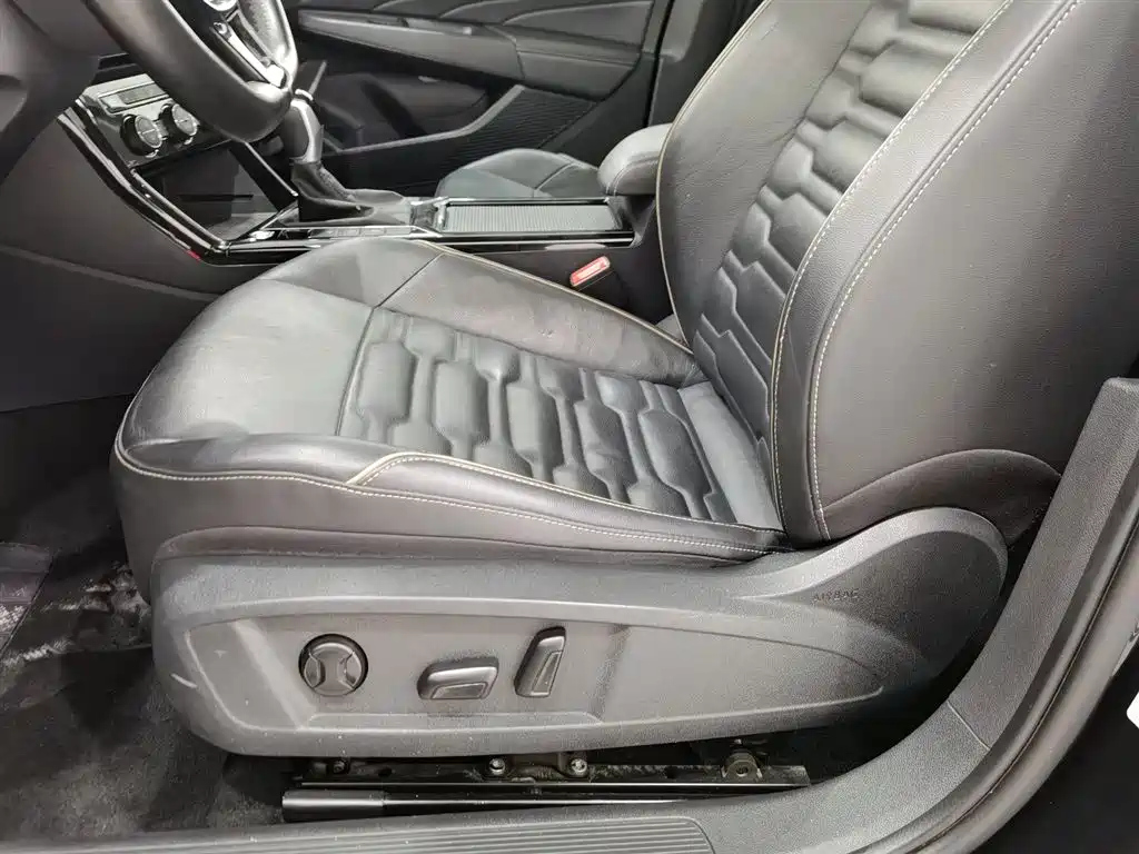 VOLKSWAGEN PASSAT 2019