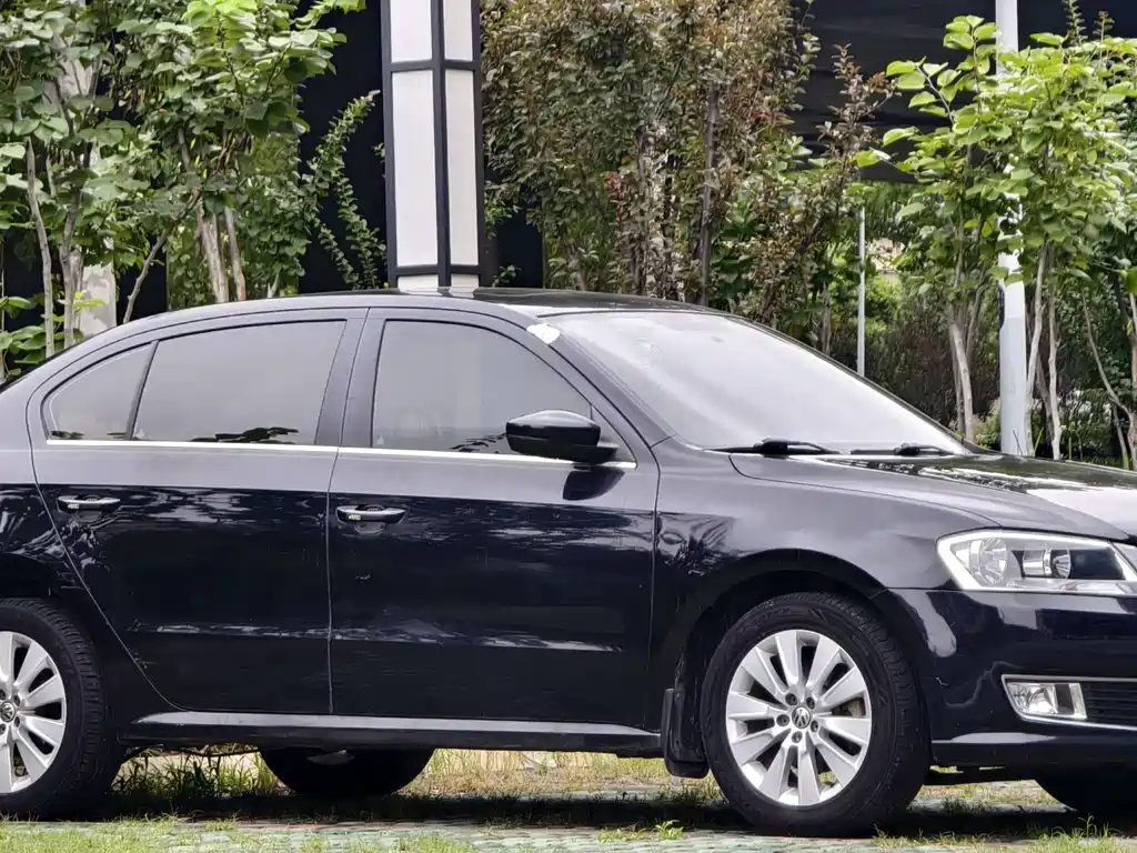 VOLKSWAGEN LAVIDA 2013