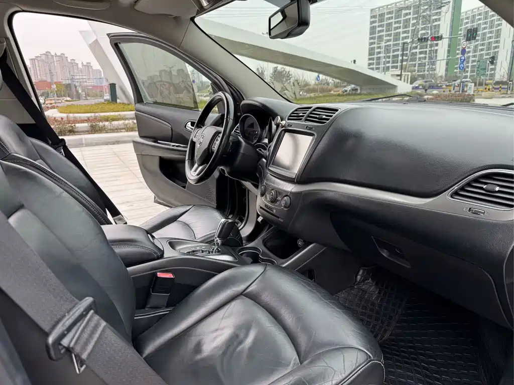 DODGE JCUV 2015