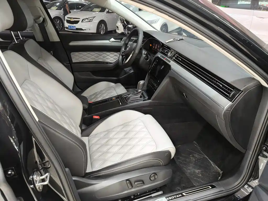 VOLKSWAGEN MAGOTAN 2024