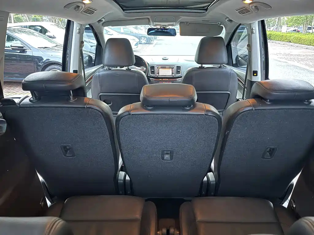 VOLKSWAGEN SHARAN 2012